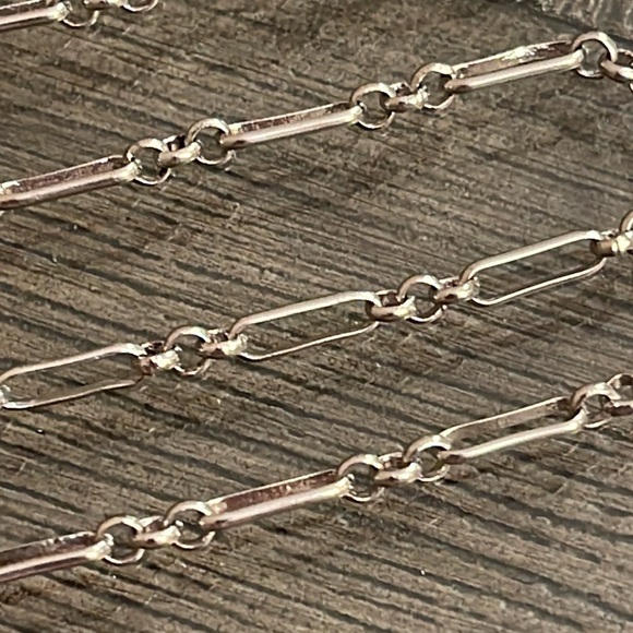 Help does anyone have any information on this necklace from Kendra Scott - Picture 2 of 4